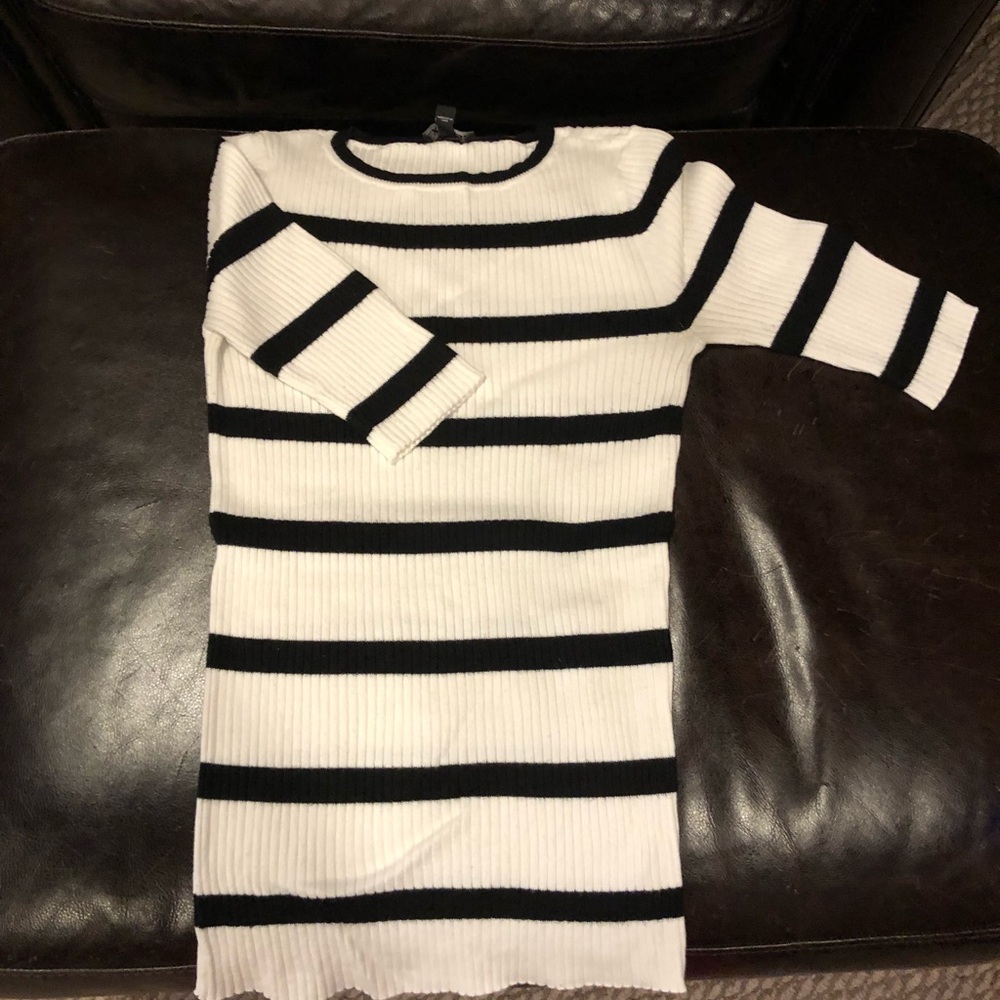 Express sm thin sweater. Great condition